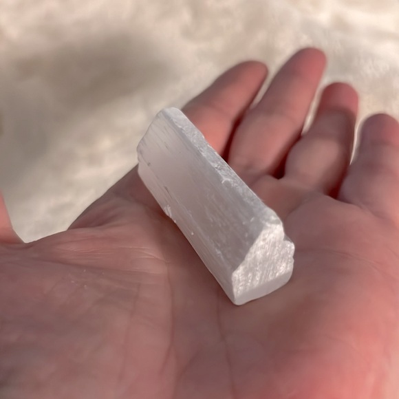 ๐ฐ๐ช BUNDLE OF 2โ MINI WHITE CRYSTAL BAR & 1โ BLUE MARBLE MINI KENYAN STONE EGGS - Picture 2 of 9